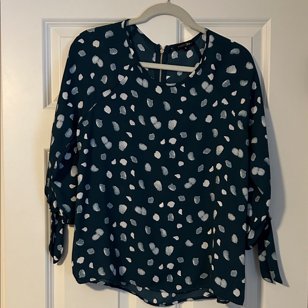 Women’s teal blouse size medium, 3/4 sleeve with tie, zip back.